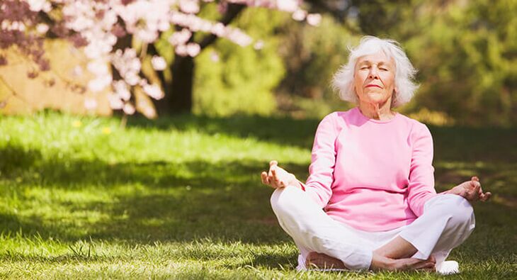 an older woman meditates with osteoarthritis of the hip